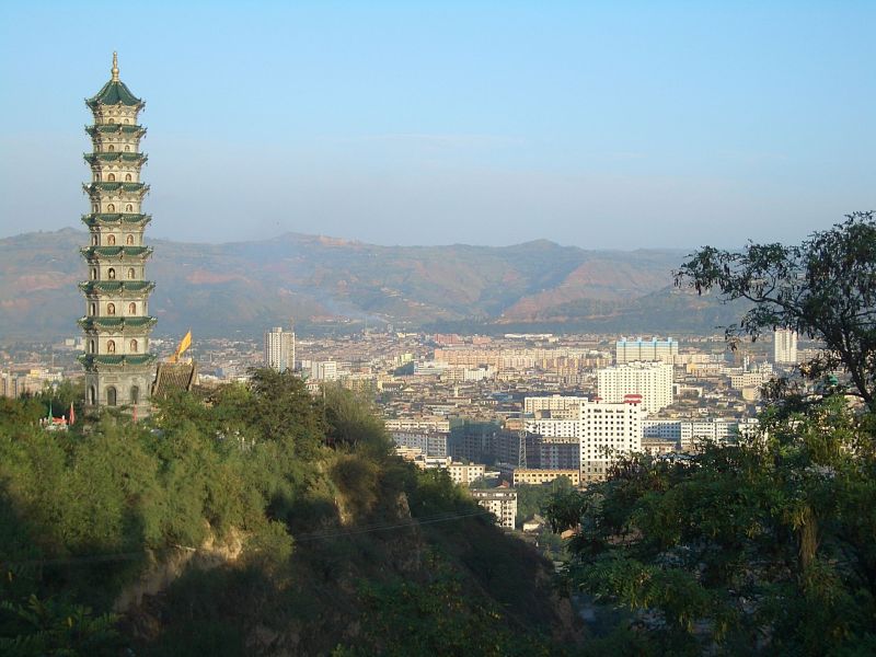 5773-Linxia-Wanshou-Guan-pagoda-and-city-view